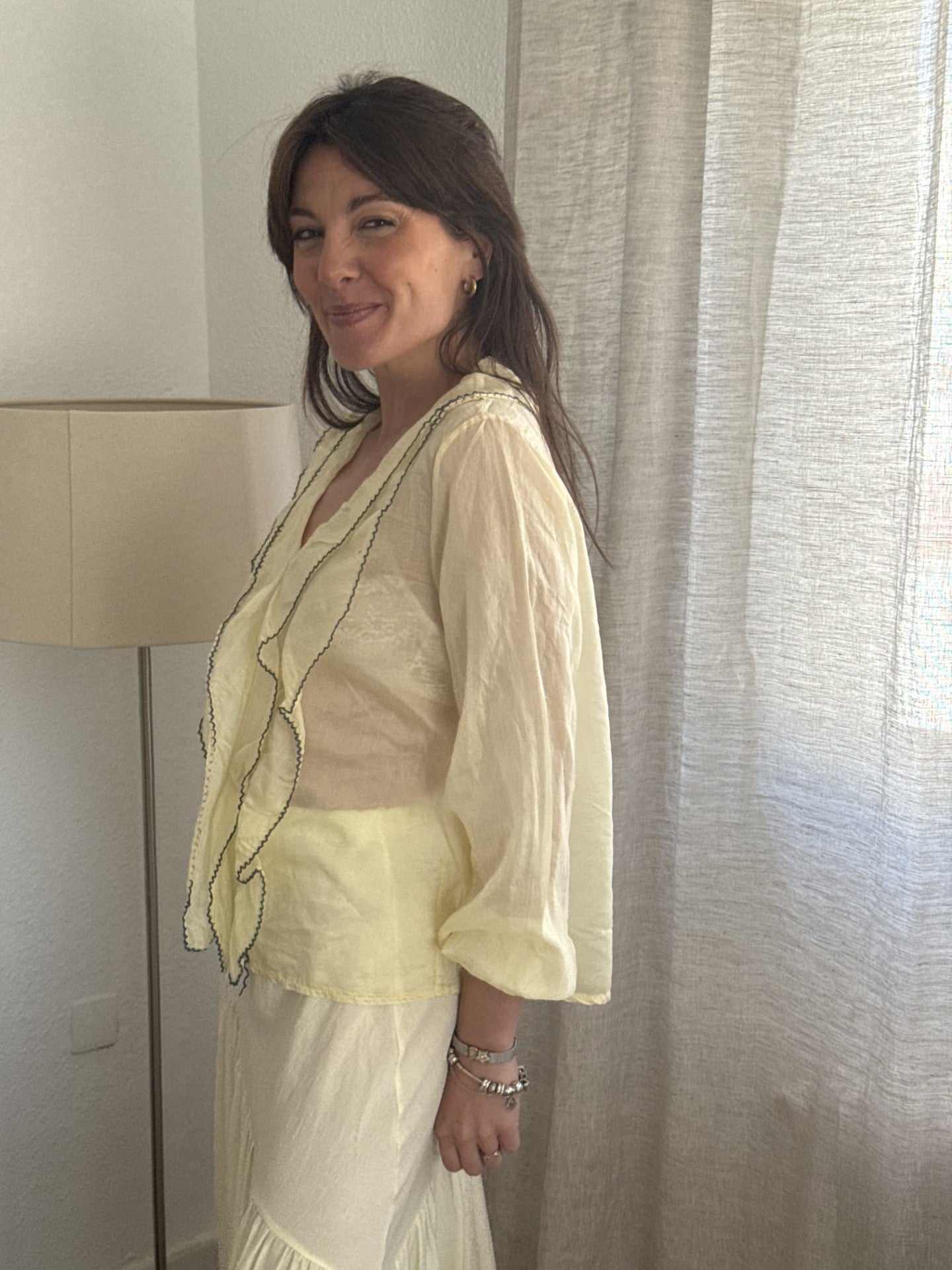 Camisa Amarilla Ribete