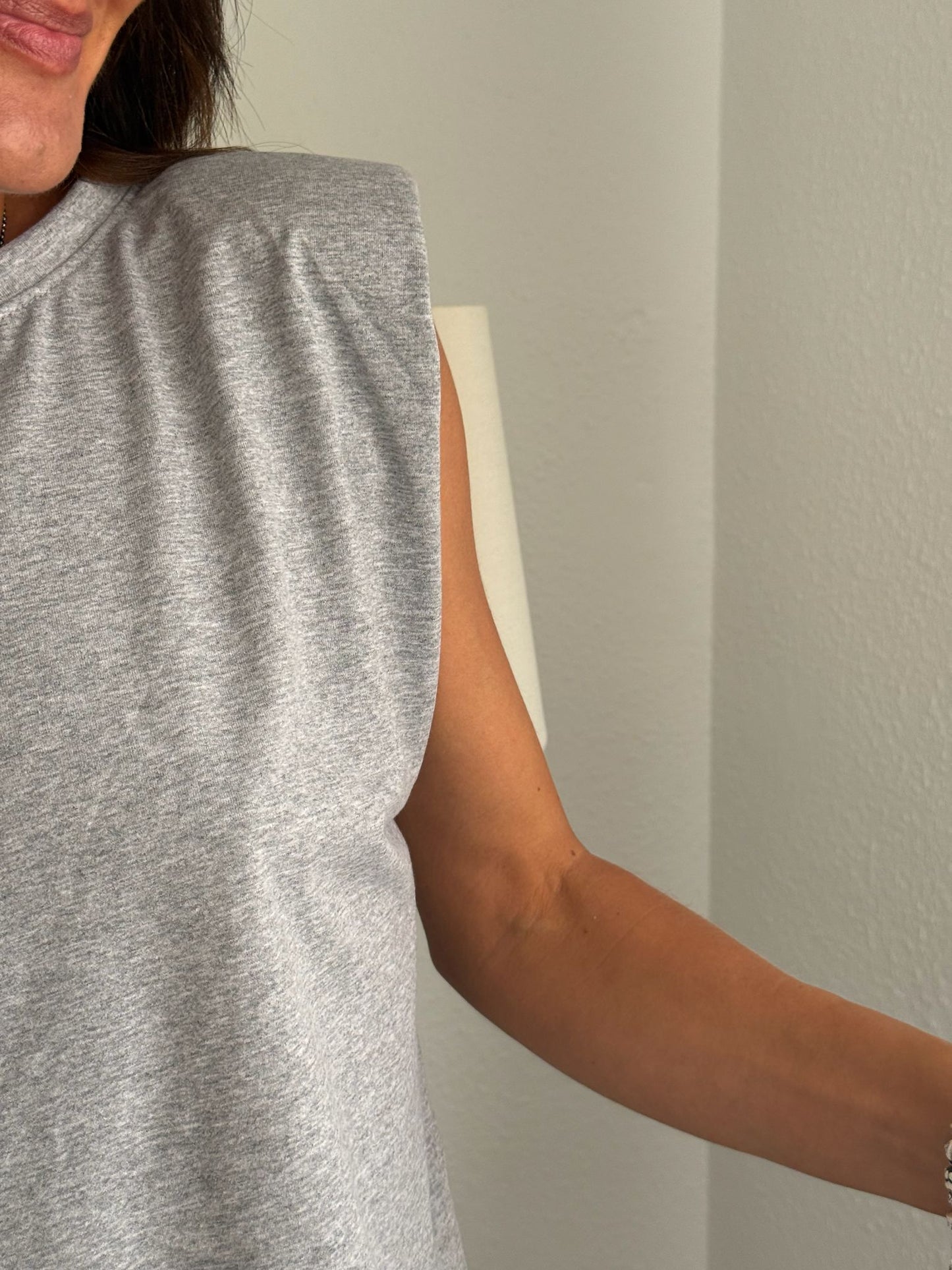 Camiseta Hombreras Gris