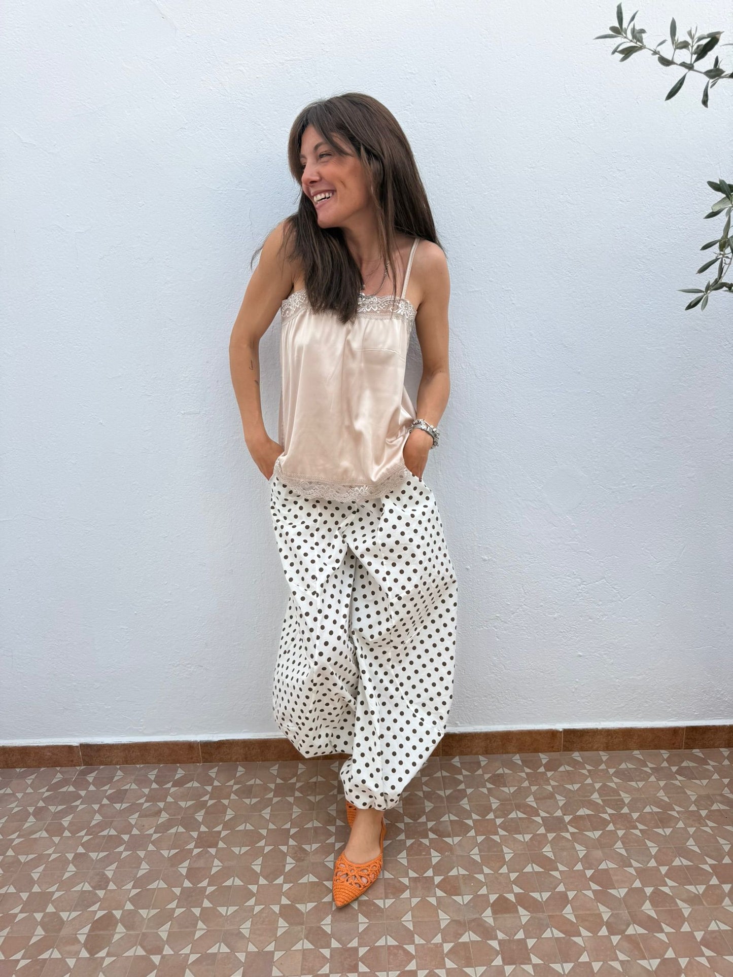 Pantalón bombacho lunares blanco