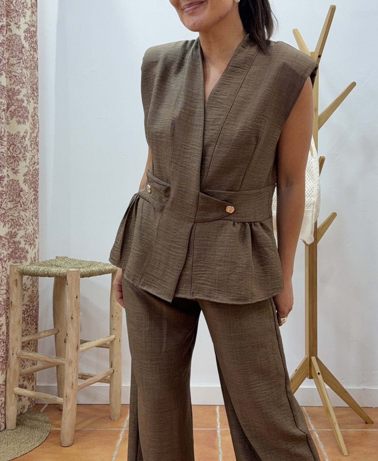 Traje con Hombreras marrón