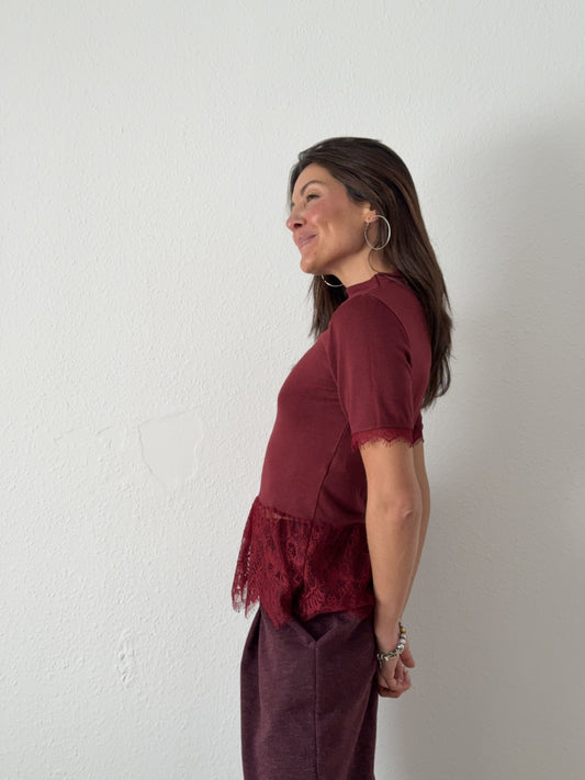 Camiseta Puntilla granate manga corta