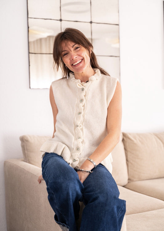 Chaleco cuello reina Beige