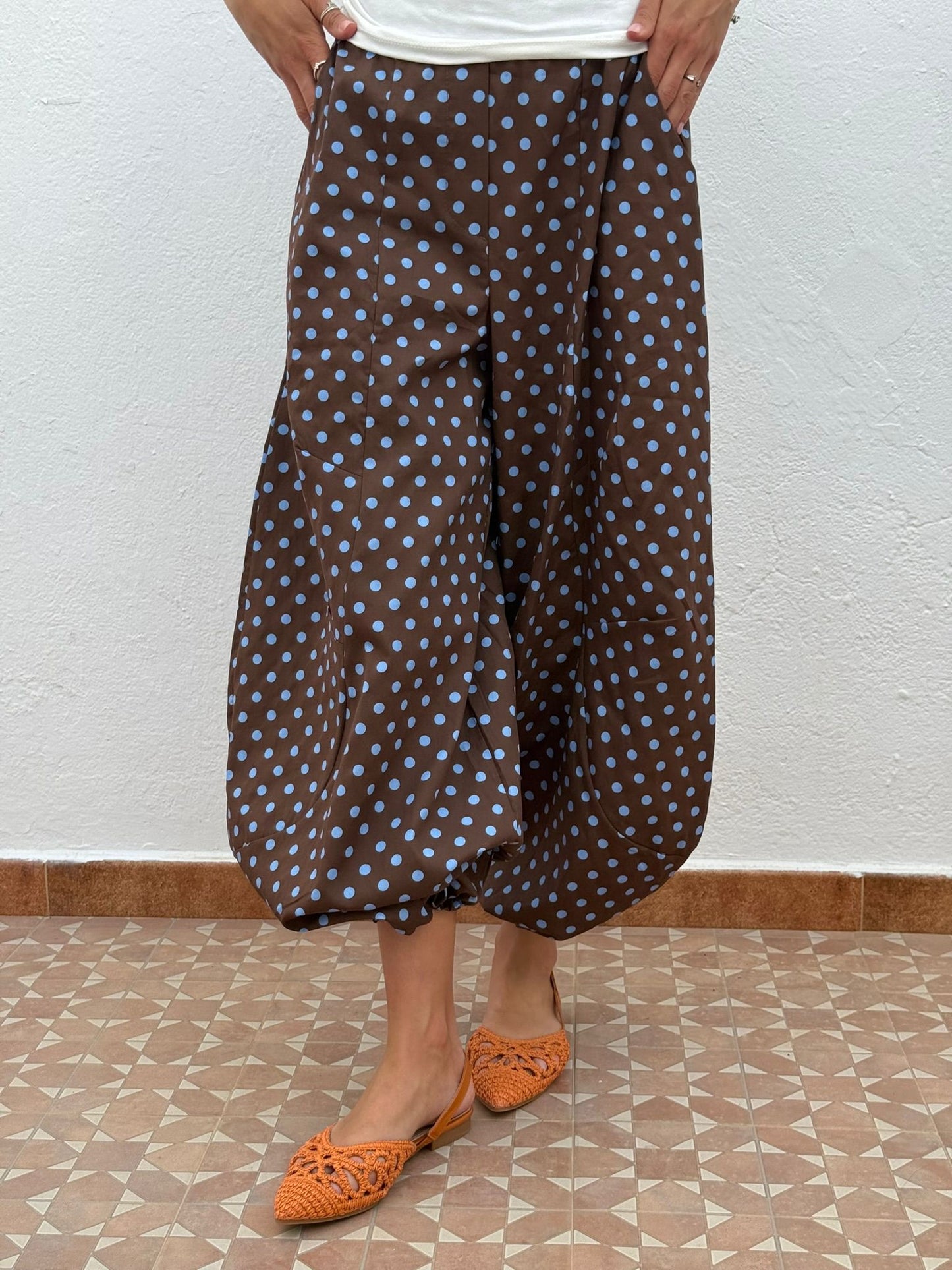 Pantalón bombacho lunares marrón y azul