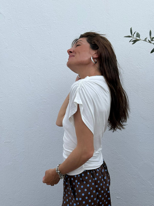 Camiseta blanca frunces