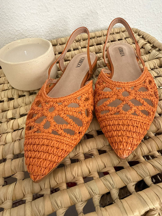 Sandalia destalonada trenzada en naranja