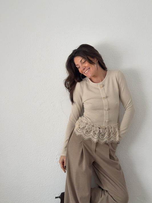 Camiseta Abotonada Puntilla Beige