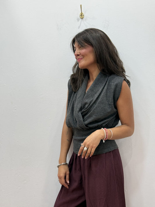 Top cruzado Gris
