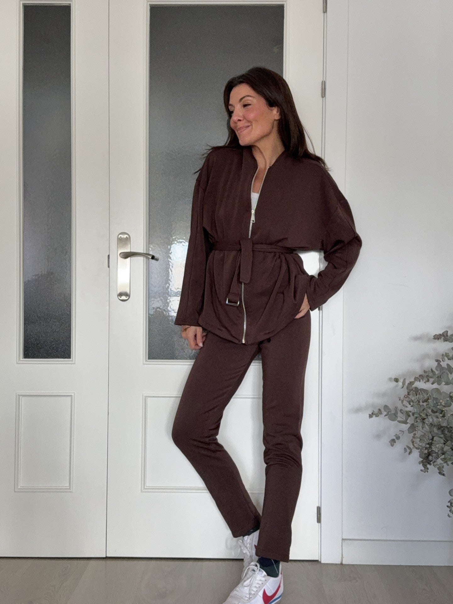 Conjunto Chandal con Cinturón Chocolate