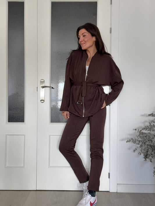 Conjunto Chandal con Cinturón Chocolate