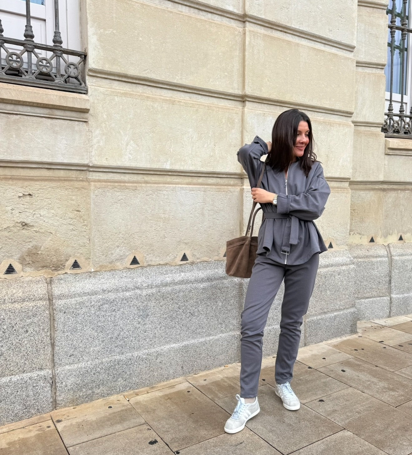 Conjunto Chandal con Cinturón Gris