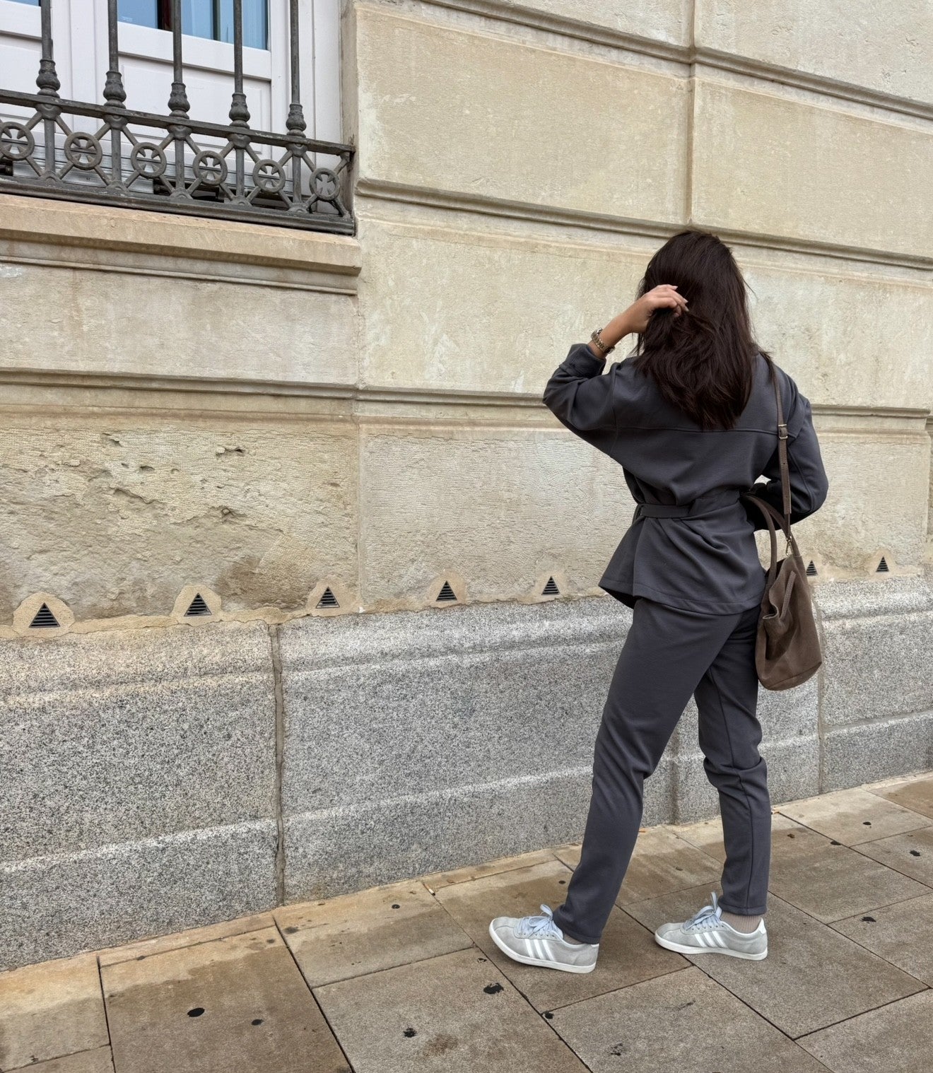 Conjunto Chandal con Cinturón Gris
