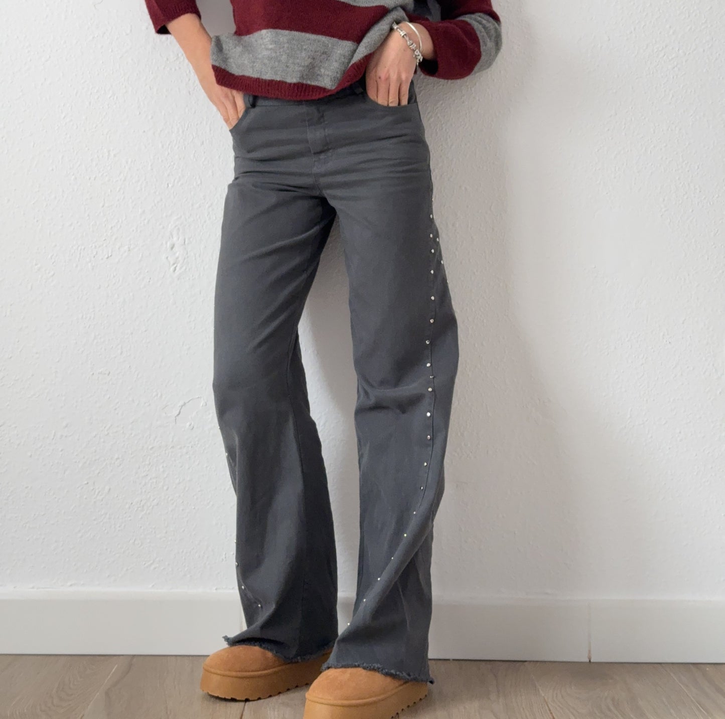 Pantalón vaquero tachuelas