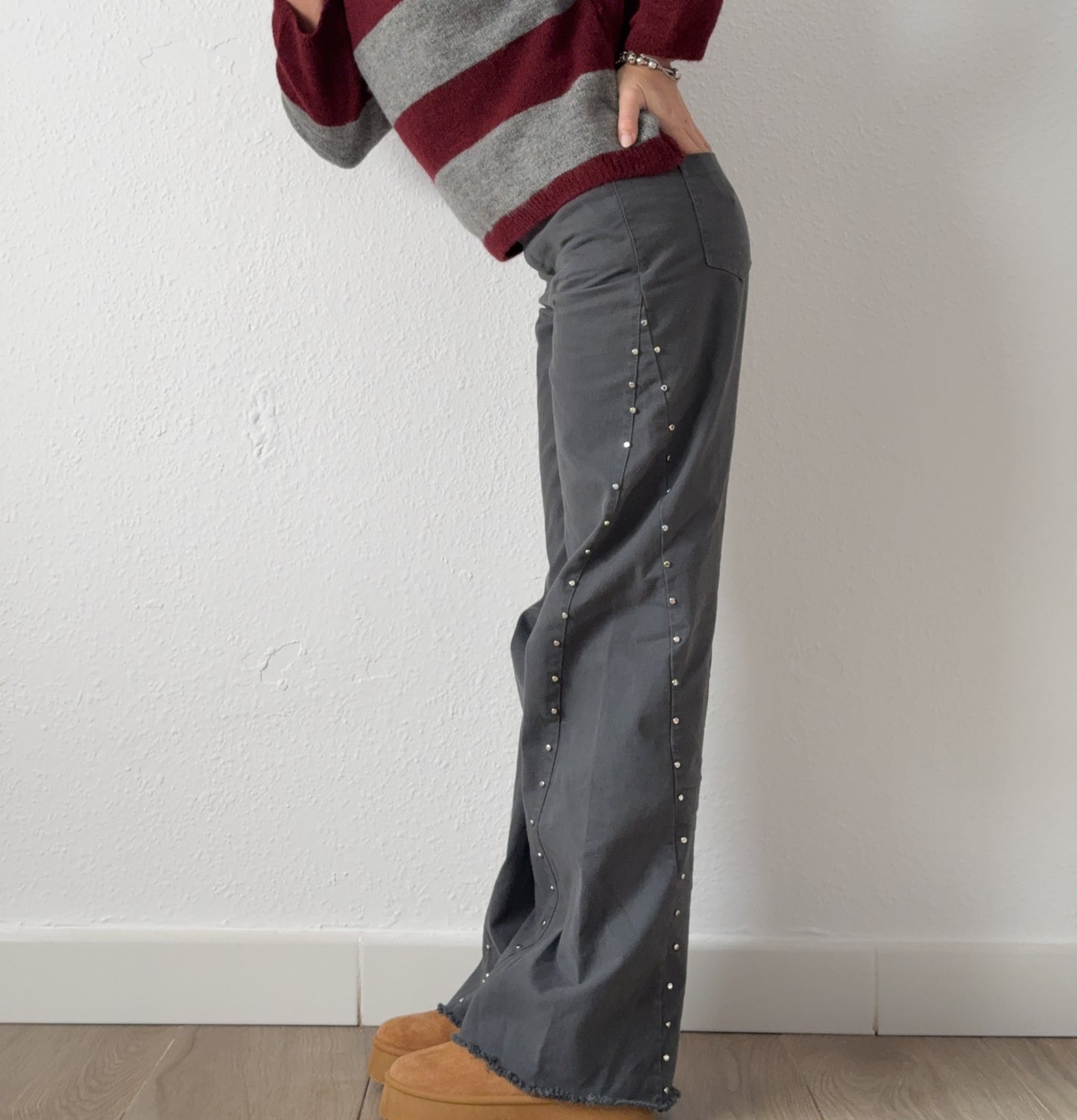 Pantalón vaquero tachuelas