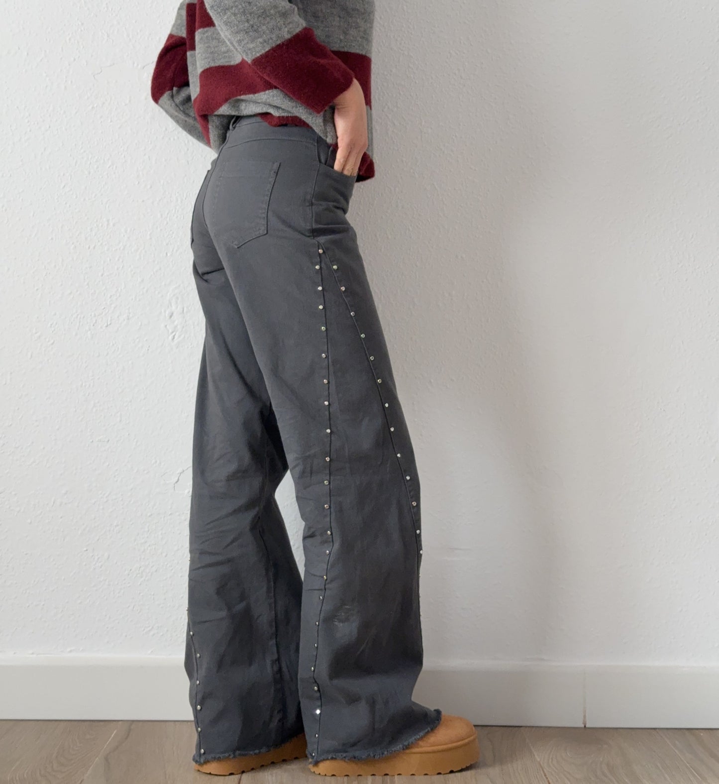 Pantalón vaquero tachuelas