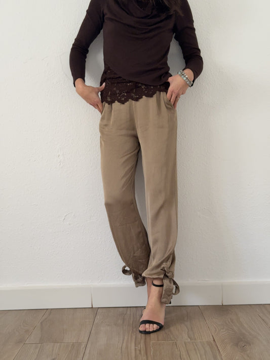Pantalón beige lazada