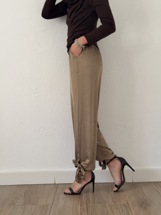 Pantalón beige lazada