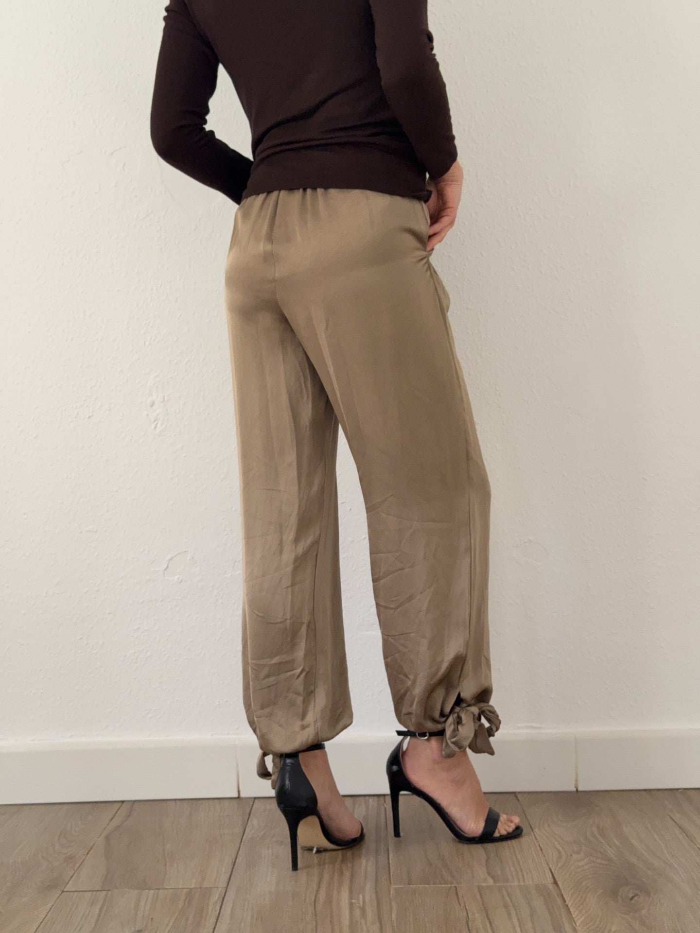 Pantalón beige lazada