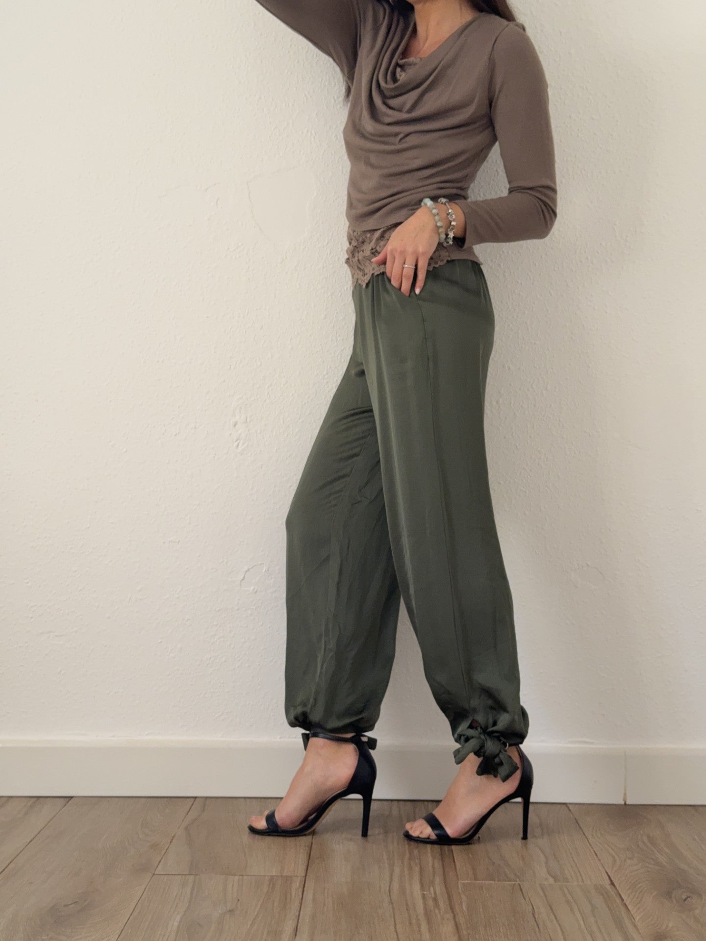 Pantalón verde lazada